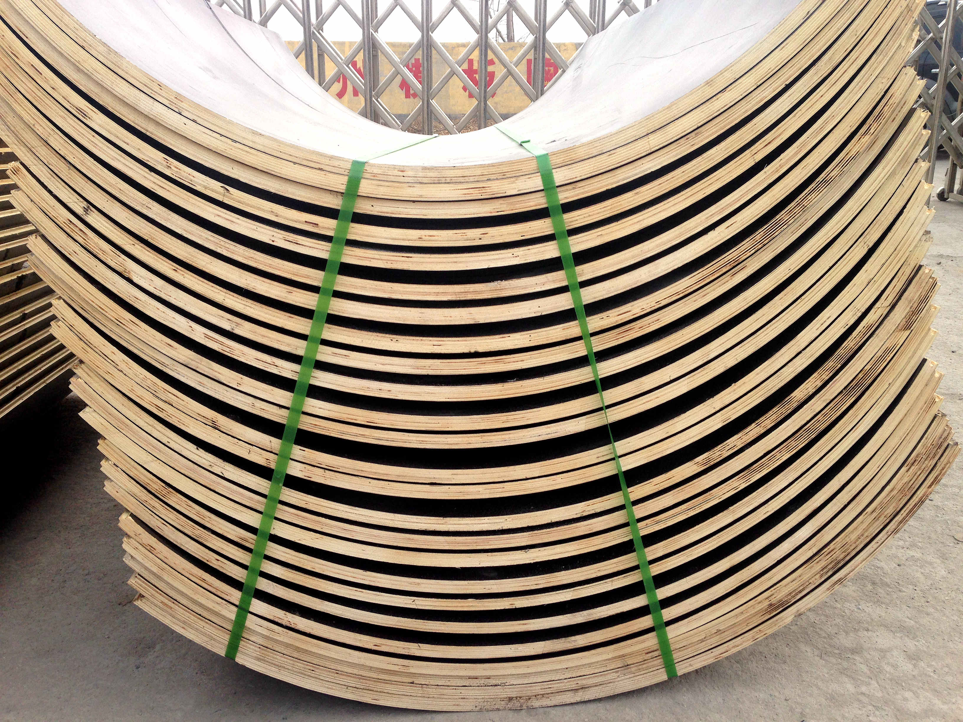 Curved formwork, wooden cylindrical formwork—available in various diameters—for concrete pouring and